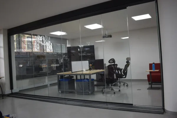 Geométrica Modular SAS - División de espacios en Vidrio 1