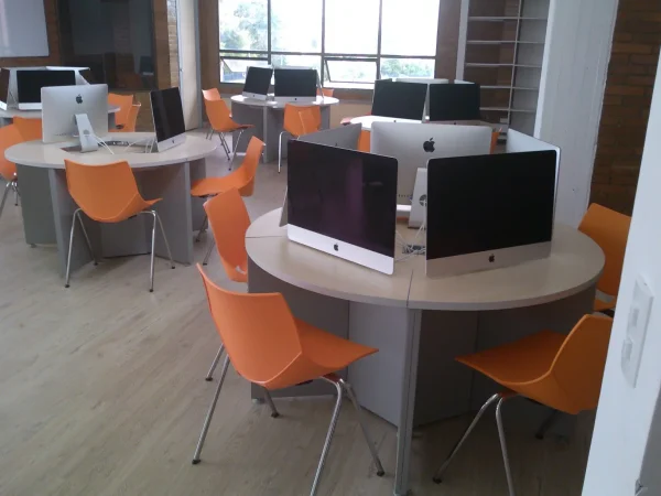 Geométrica Modular SAS - Espacios educativos y oficinas aulas múltiples 2