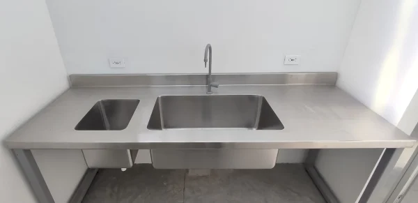 Geométrica Modular SAS - Mesones en acero inoxidable